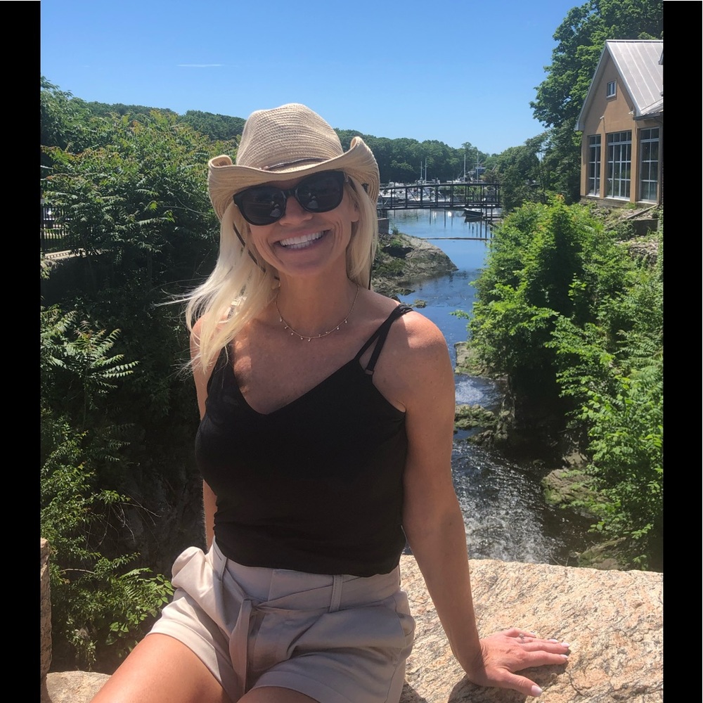 Meet your Posher, Caroline